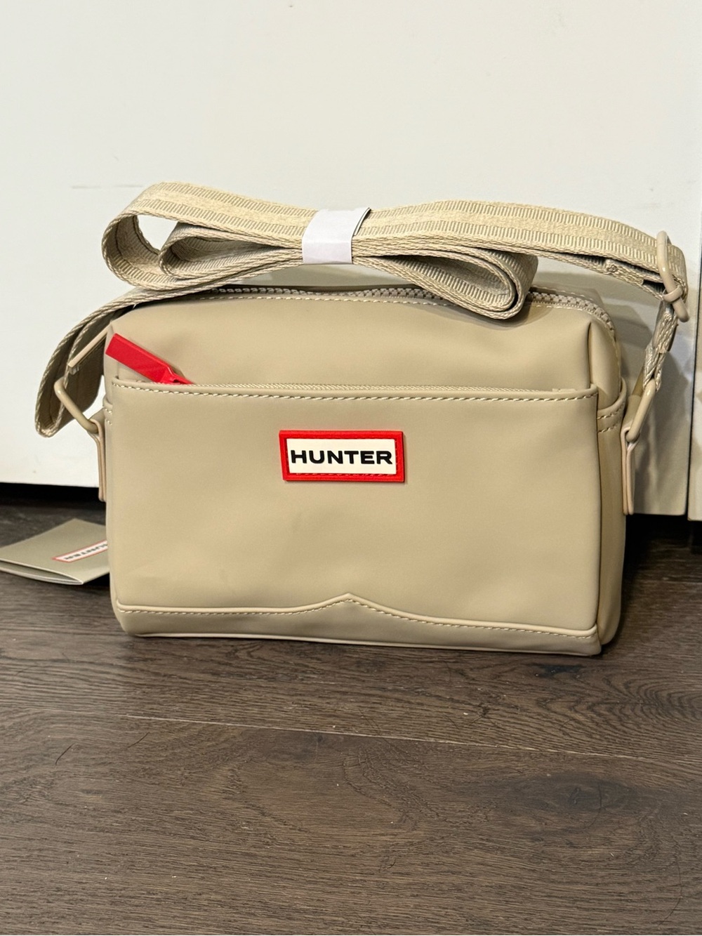 Hunter Beige Crossbody Bag. NWT